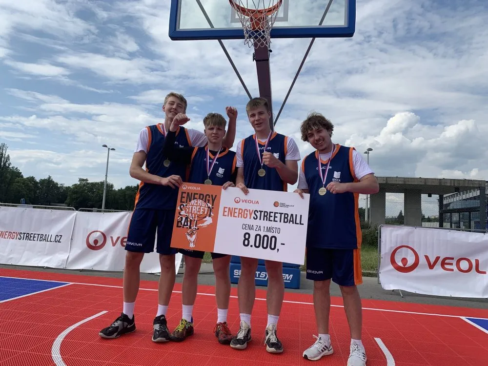 Basketbalisti z&nbsp;EDUCY berou 1.&nbsp;místo z&nbsp;turnaje ve streetballu v&nbsp;Praze!