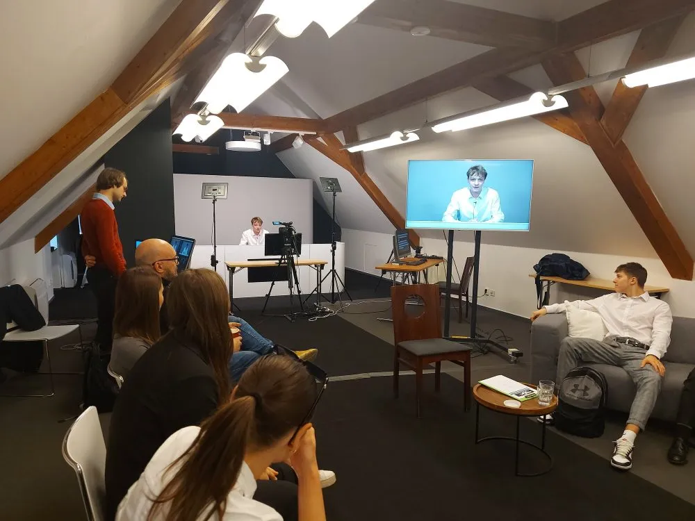 Studenti ze střední školy EDUCA Pardubice se stali na jeden den televizními moderátory