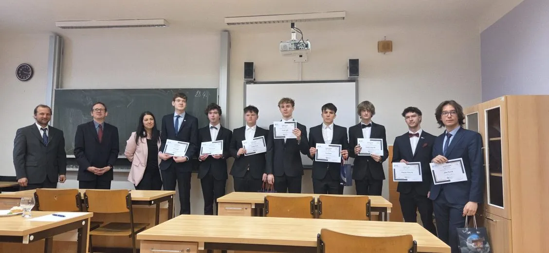 AI, zpěv a&nbsp;velký úspěch! Samuel Hušek z&nbsp;EDUCA Pardubice zazářil v&nbsp;krajském kole SOČ