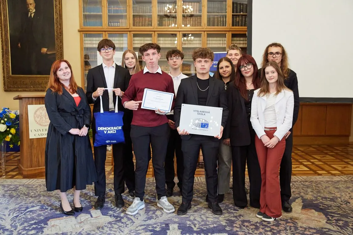 Žáci EDUCA Pardubice se zařadili mezi pět nejúspěšnějších škol v&nbsp;programu Vyslanecká škola Evropského parlamentu a&nbsp;míří do Štrasburku