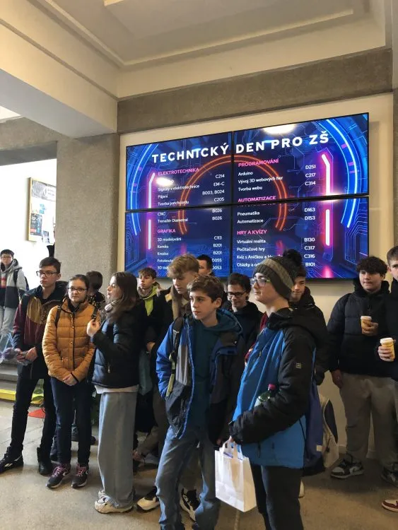SPŠE a&nbsp;VOŠ Pardubice – tradiční „Vánoční technický den pro základní školy 2024“
