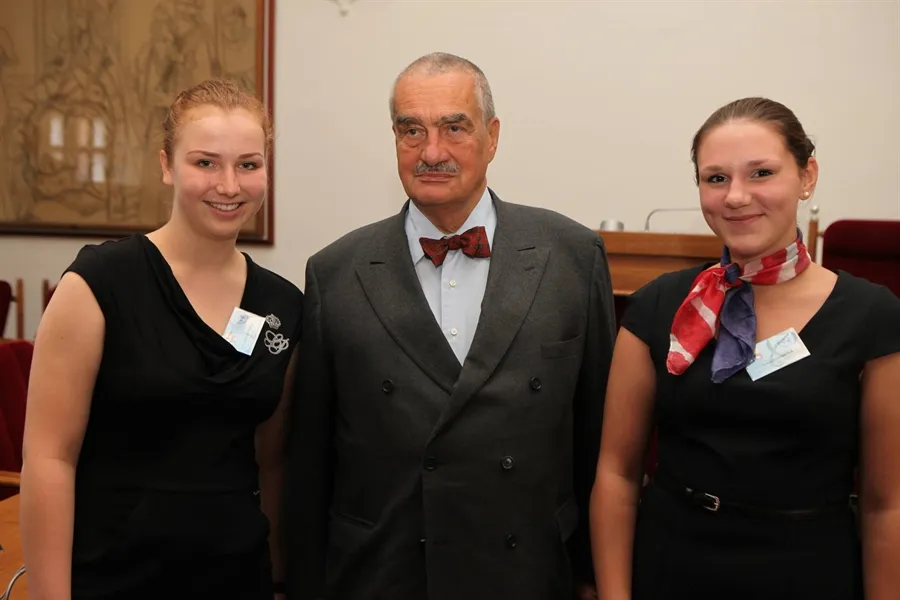 Tým studentů Gymnázia Mozartova zaznamenal výrazný úspěch na Plzeňské diplomatické simulaci