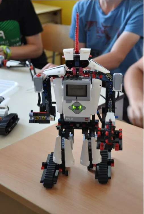 Školy se mohou těšit na nové vybavení dílen, 3D skener nebo Ozoboty