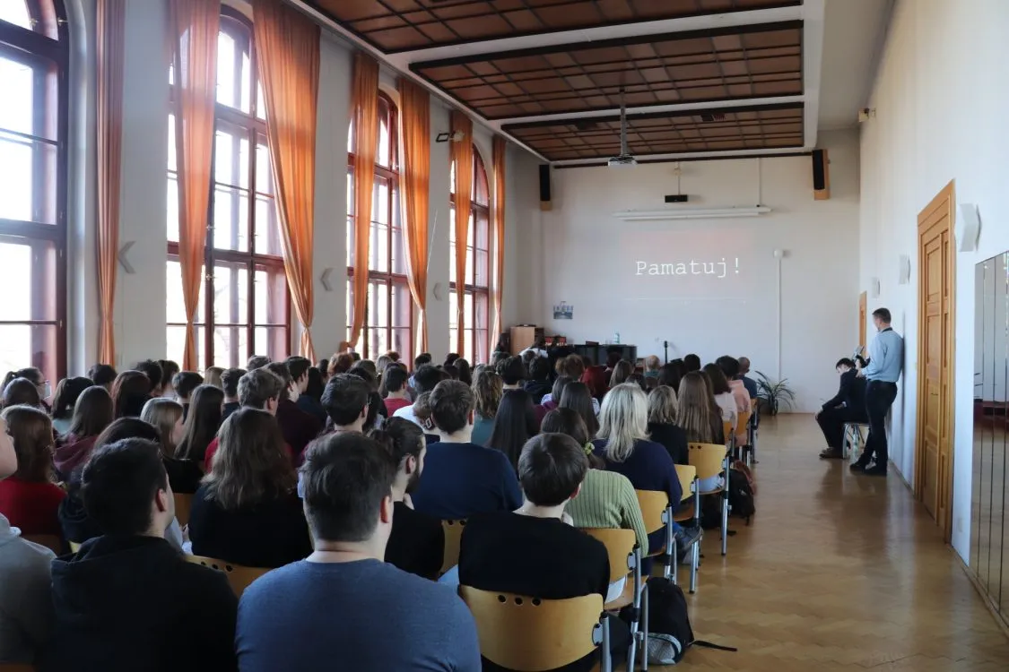 Na gymnáziu v&nbsp;Poličce si připomněli tragické události spojené s&nbsp;holokaustem