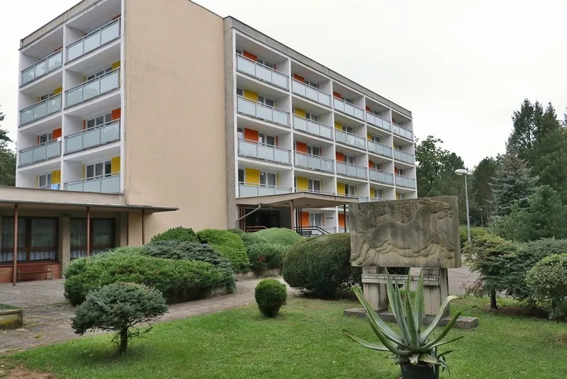 Domov mládeže v&nbsp;Kladrubech nad Labem čeká kompletní rekonstrukce