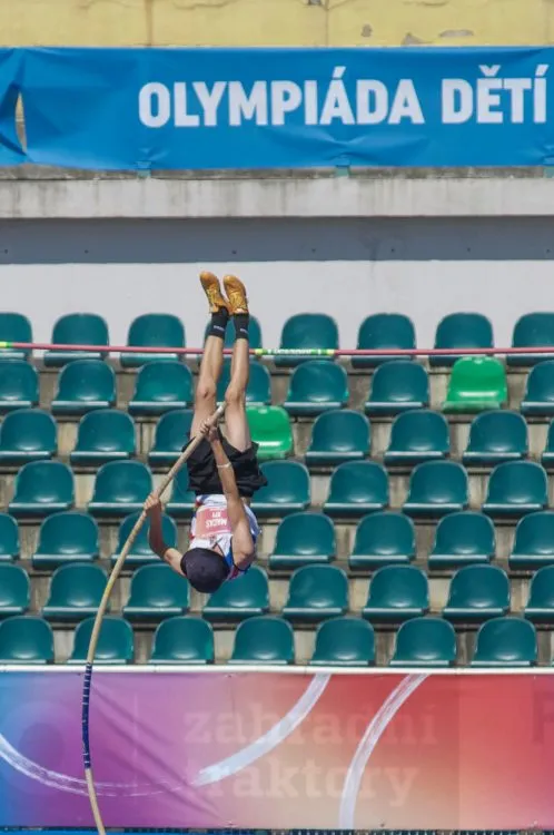 Třetí soutěžní den ODM: Zlato pro atletku Škorpíkovou, další plavecké medaile a&nbsp;postup týmových sportů do finále