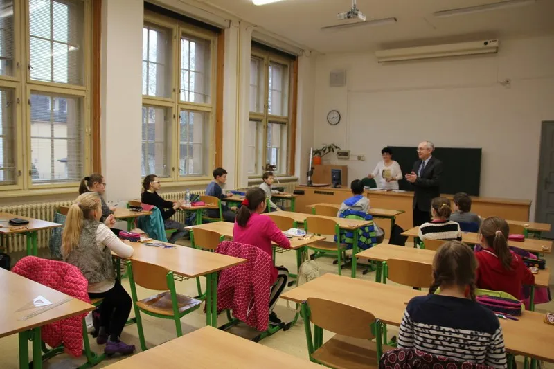 K&nbsp;přijímačkám jdou i&nbsp;žáci pátých tříd. Na osmiletá gymnázia míří většinou premianti