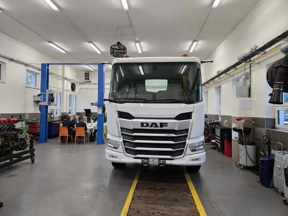 Pilotní projekt spolupráce DAF Trucks a&nbsp;SŠA Holice jede na plný plyn!!!