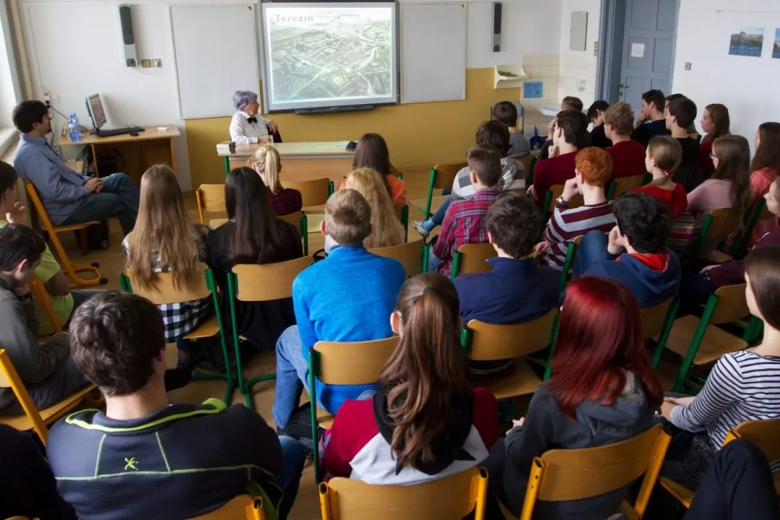 Gymnázium Česká Třebová – Pluto jim zachránil život