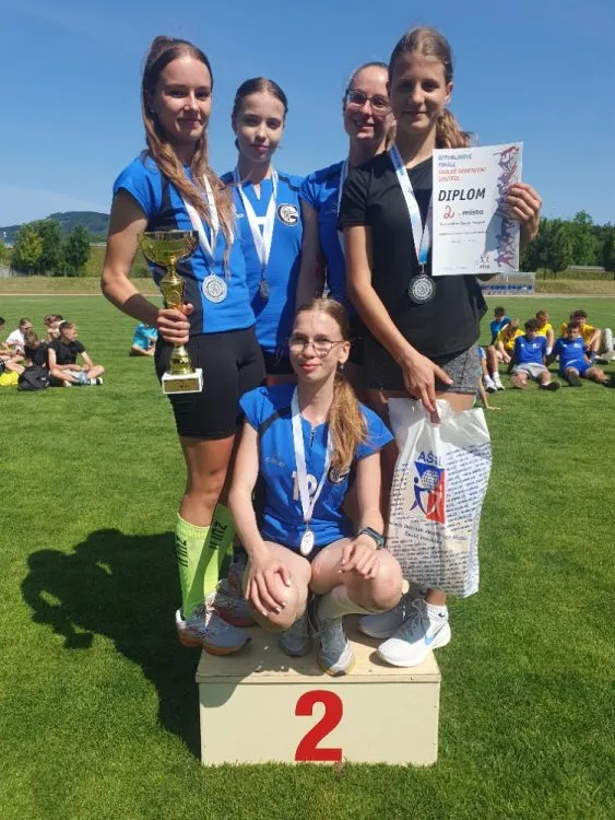 Atletky z&nbsp;českotřebovského gymnázia získaly stříbrné medaile