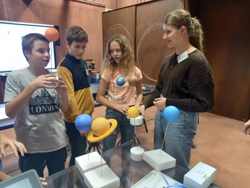 Studenti z&nbsp;gymnázia v&nbsp;Dašické procvičovali fyziku ve Sféře Pardubice