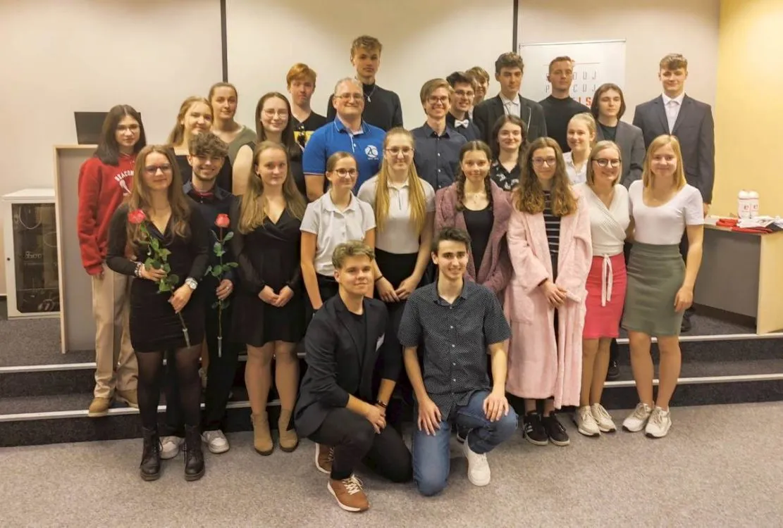 Stupně vítězů v&nbsp;krajském finále soutěže Prezentiáda patřily studentům z&nbsp;pardubického gymnázia v&nbsp;Dašické 1083