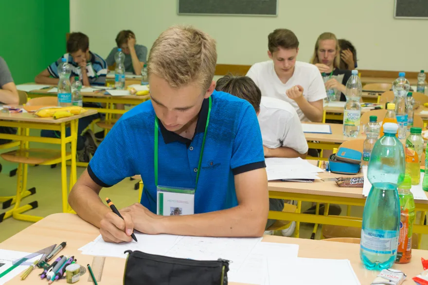 Středoevropská matematická olympiáda MEMO v&nbsp;pardubickém gymnáziu Dašická 1083