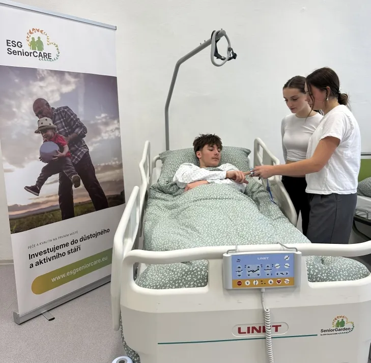 Svitavská zdravka získala darem moderní nemocniční lůžko