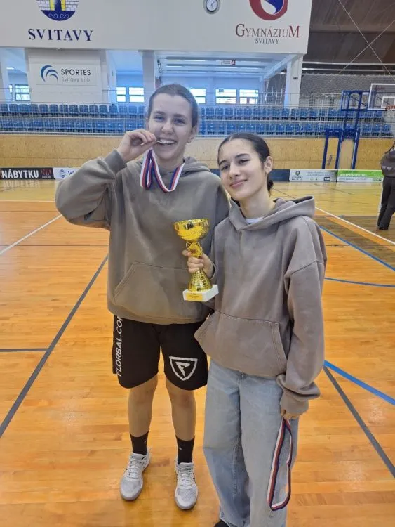 Dívky VOŠZ a&nbsp;SZŠ Svitavy ovládly okresní kolo florbalu a&nbsp;míří do kraje