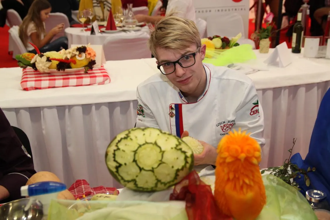Žákyně SOŠ a&nbsp;SOU Polička zlatá na Carving Cup Slovakia 2019