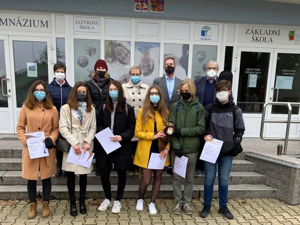 Předání bronzových medailí DofE studentům svitavského gymnázia