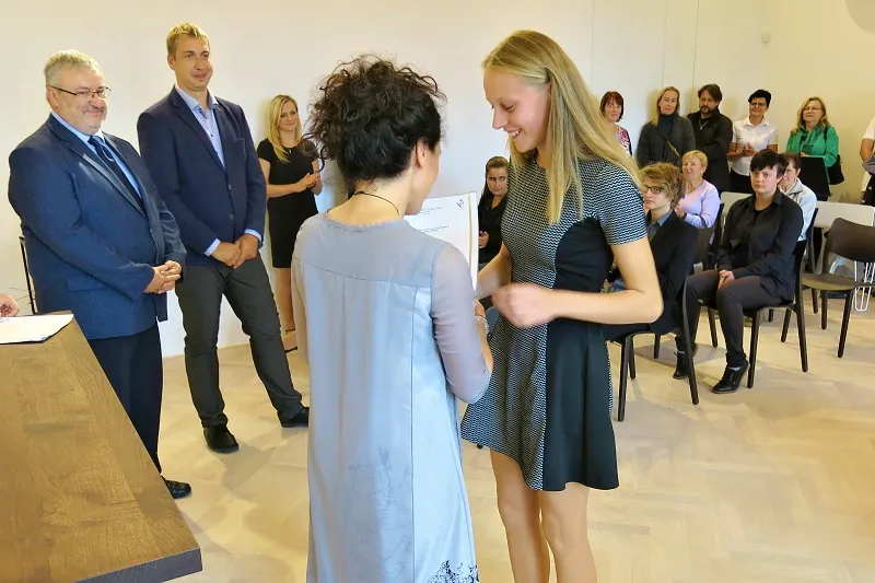 Úspěšní svitavští gymnazisté převzali certifikáty