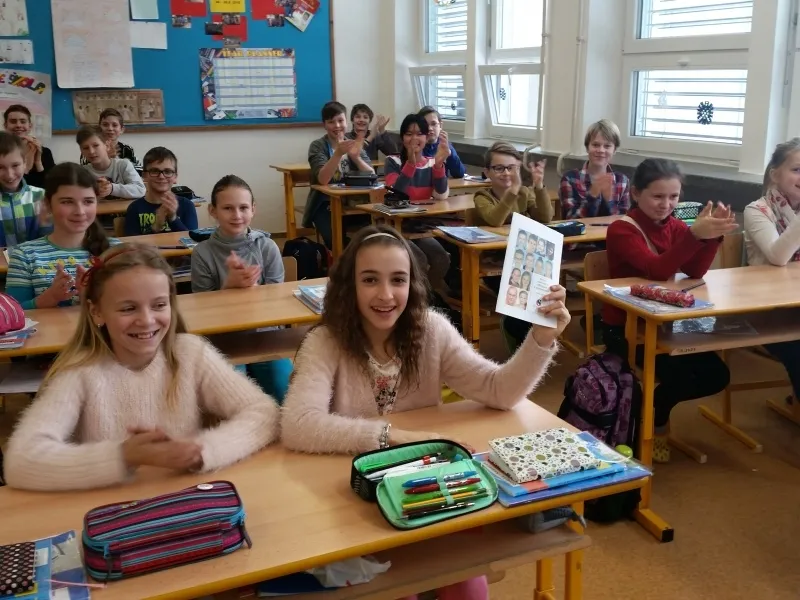 Studenti primy svitavského gymnázia pokřtili vlastní učebnici