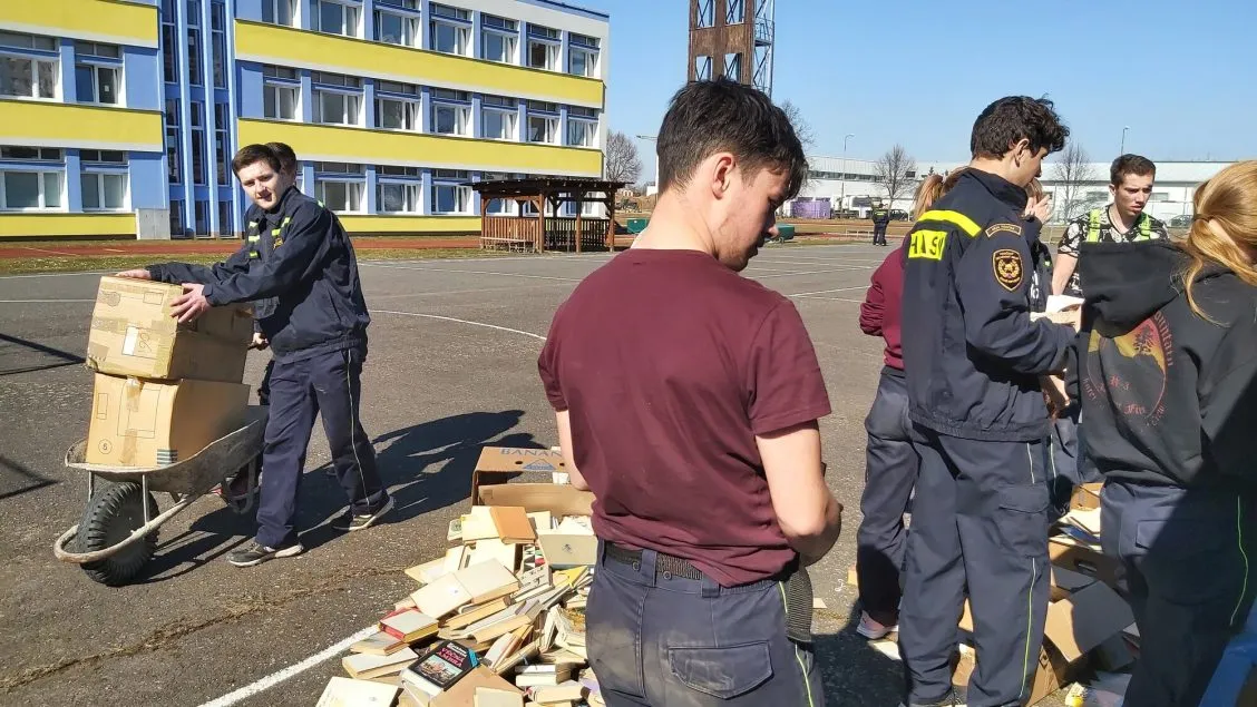 Žáci chemické průmyslovky pomáhají ukrajinským běžencům