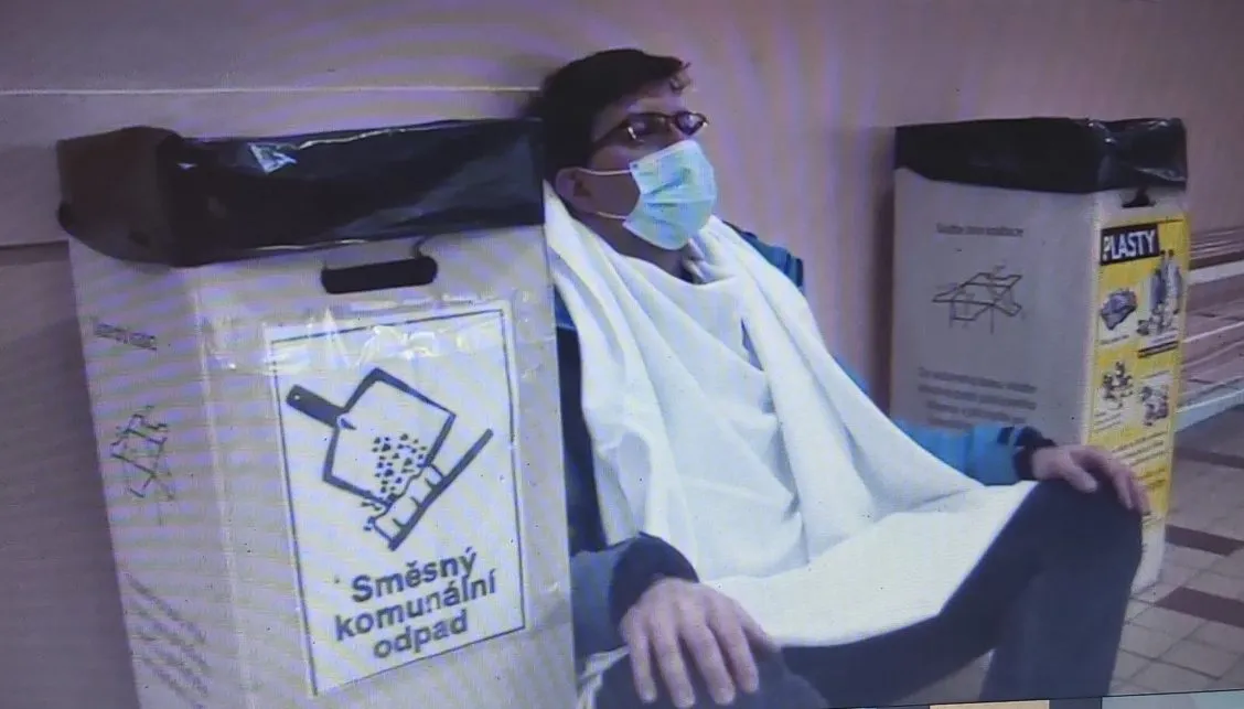 On-line vánoční večírek zaměstnanců chemické školy s&nbsp;kinoautomatem