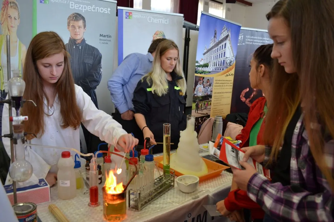 Chemická škola v&nbsp;Pardubicích zahájí školní rok s&nbsp;pěti třídami oboru Aplikovaná chemie