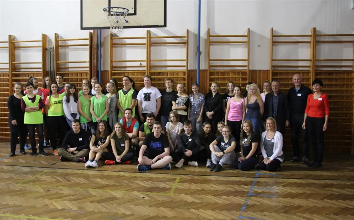 Kin-ball i&nbsp;dobrovolnická činnost. Studenty z&nbsp;Newcastlu hostí chrudimská obchodní akademie