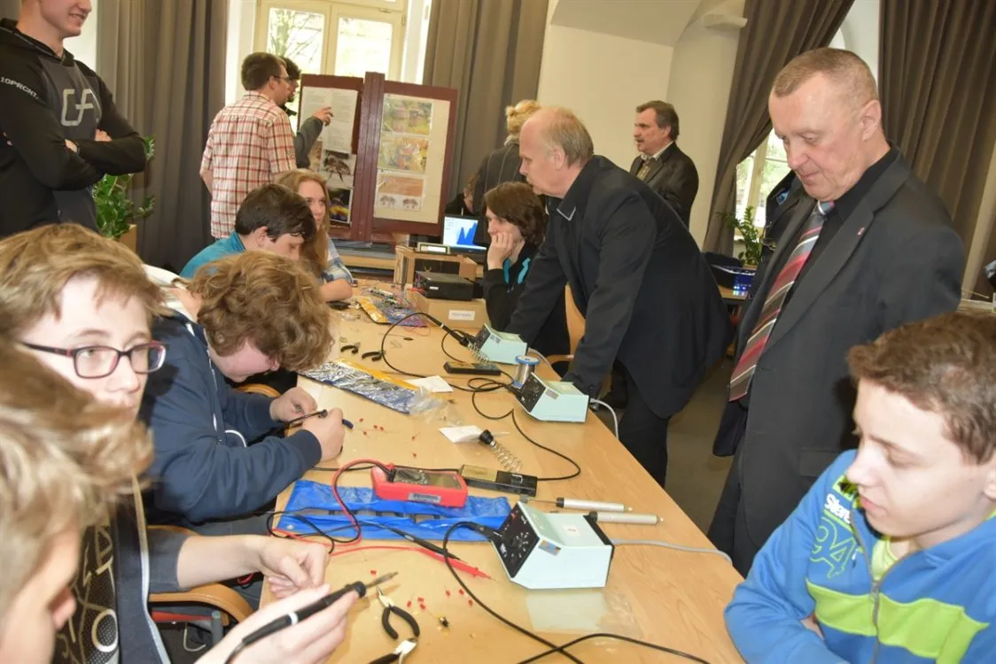 Elektrotechnika pomáhá handicapovaným dětem i&nbsp;včelám