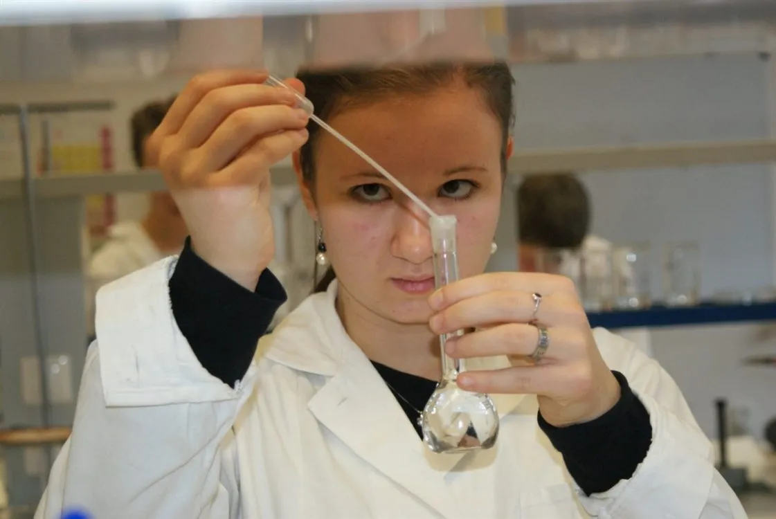 Nejlepší mladí chemici České republiky změří své síly v&nbsp;Pardubicích