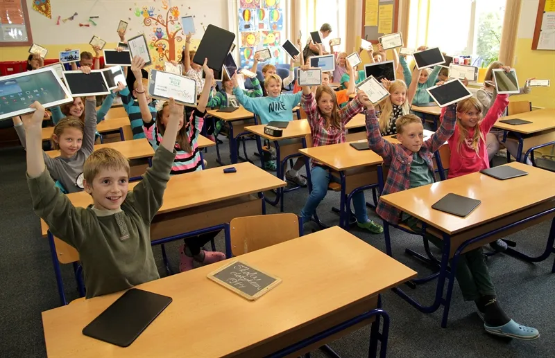 Tablet pomůže lépe se učit, věří 62 procent žáků