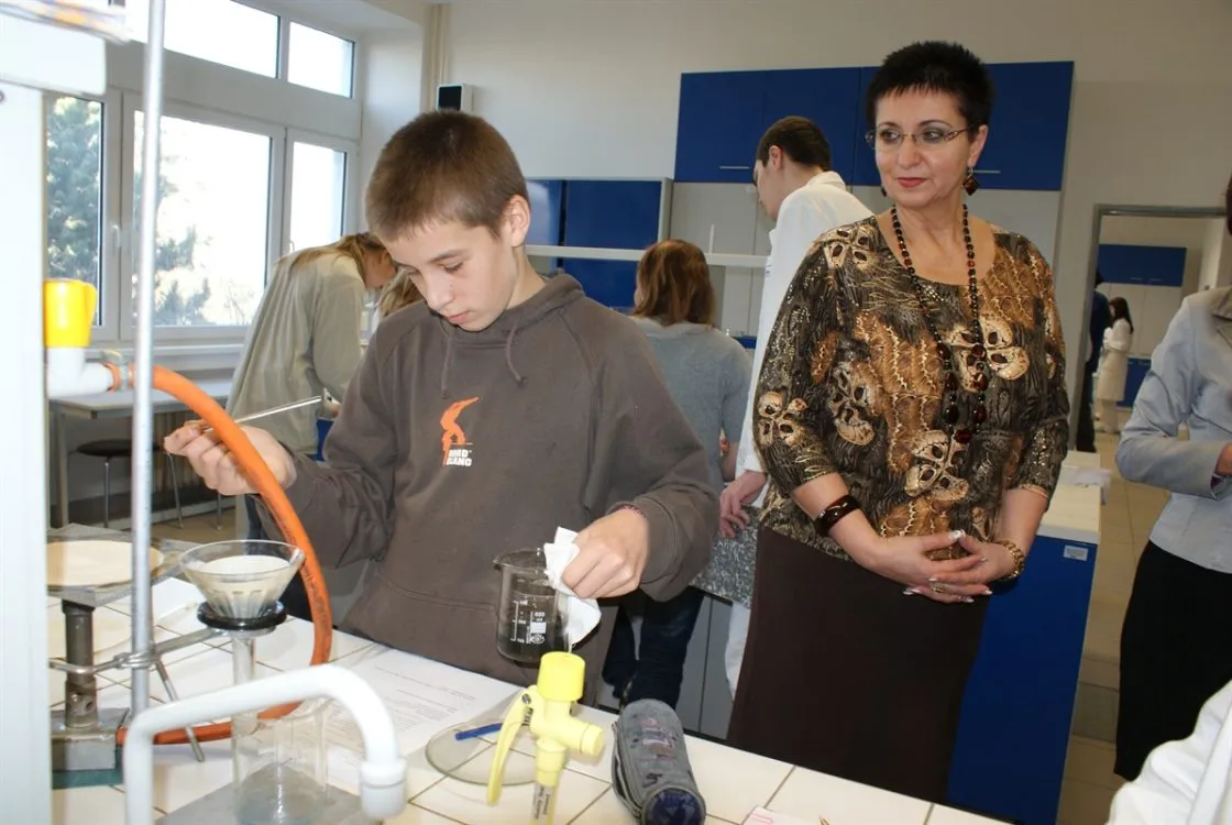 V&nbsp;Pardubicích odstartovala největší chemická soutěž
