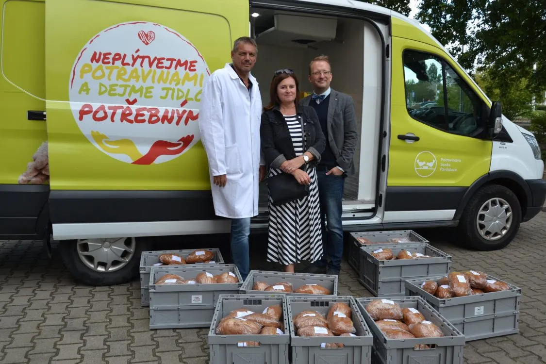 SPŠPaS Pardubice napekla 400 chlebů z&nbsp;ukrajinské mouky pro české potřebné