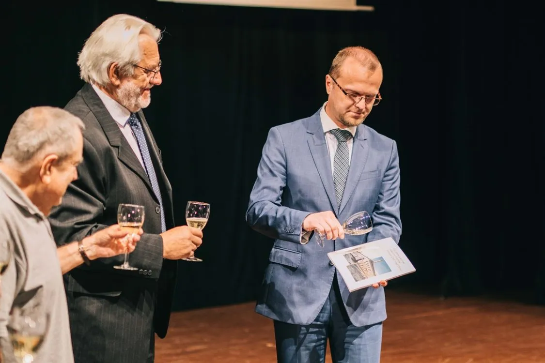 Setkáním v&nbsp;divadle vyvrcholily oslavy „umprumky“