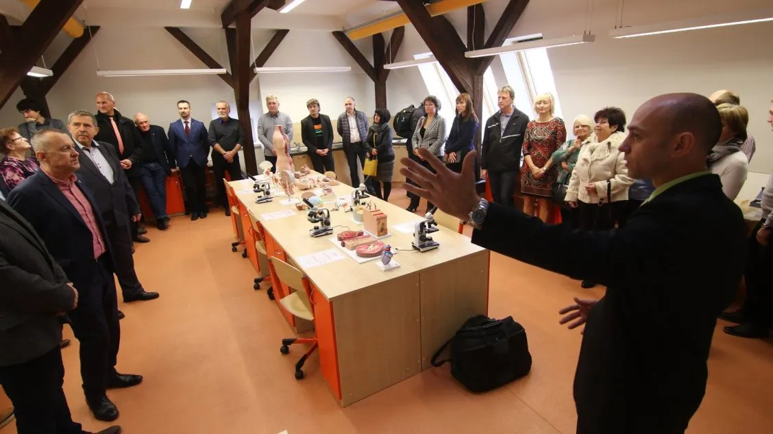 Ústecké gymnázium otevřelo novou laboratoř