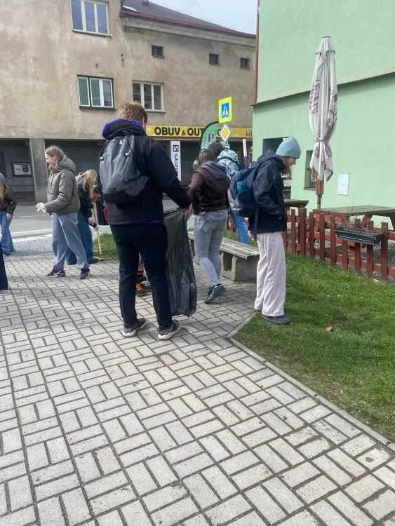 Ukliďme Česko: společně pro čistší okolí Školy gastronomické a&nbsp;technické Žamberk