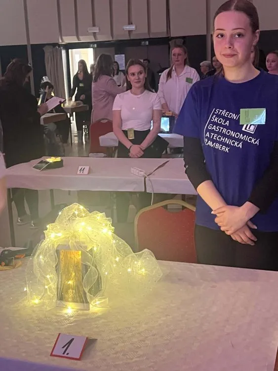 Velký úspěch studentky SŠGT Žamberk na 20.&nbsp;ročníku Celostátní soutěže v&nbsp;dárkovém balení s&nbsp;mezinárodní účastí