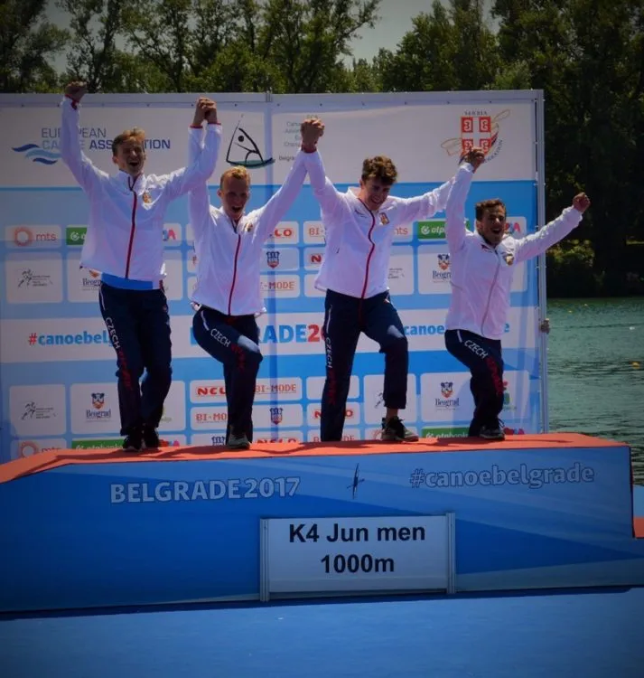 ME čtyřkajaků na 1000&nbsp;m