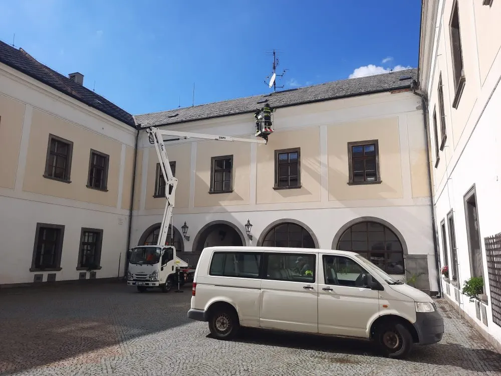 Sršni na zámku v&nbsp;Žamberku