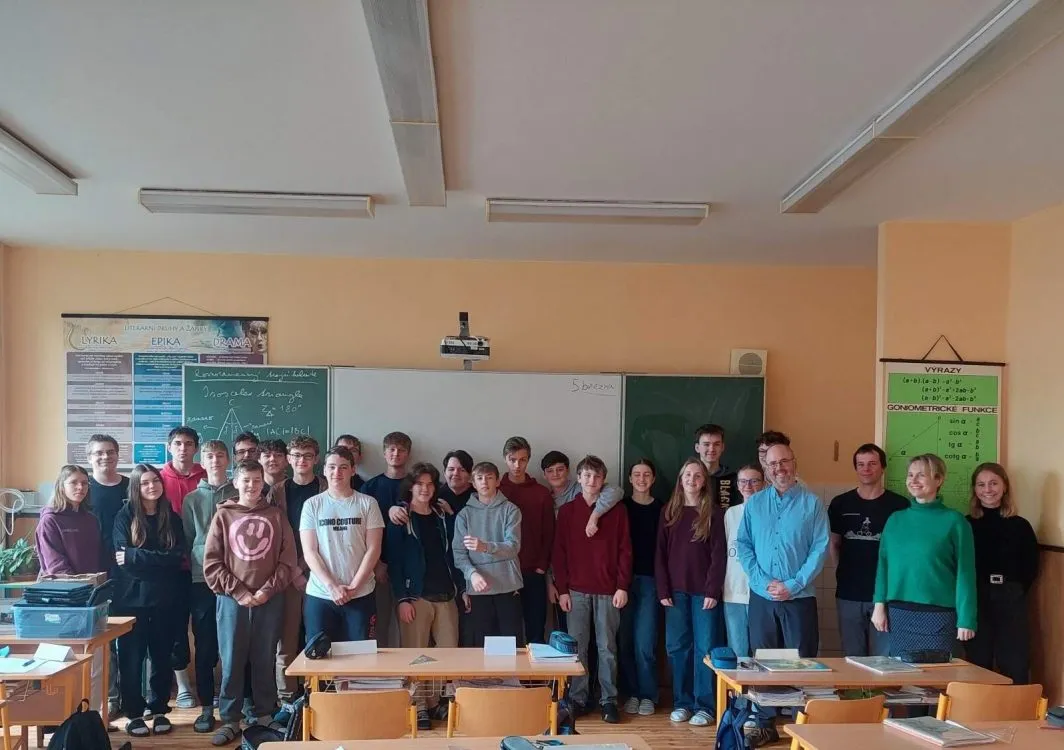 Návštěva z&nbsp;Hardvardu na Základní škole v&nbsp;Býšti