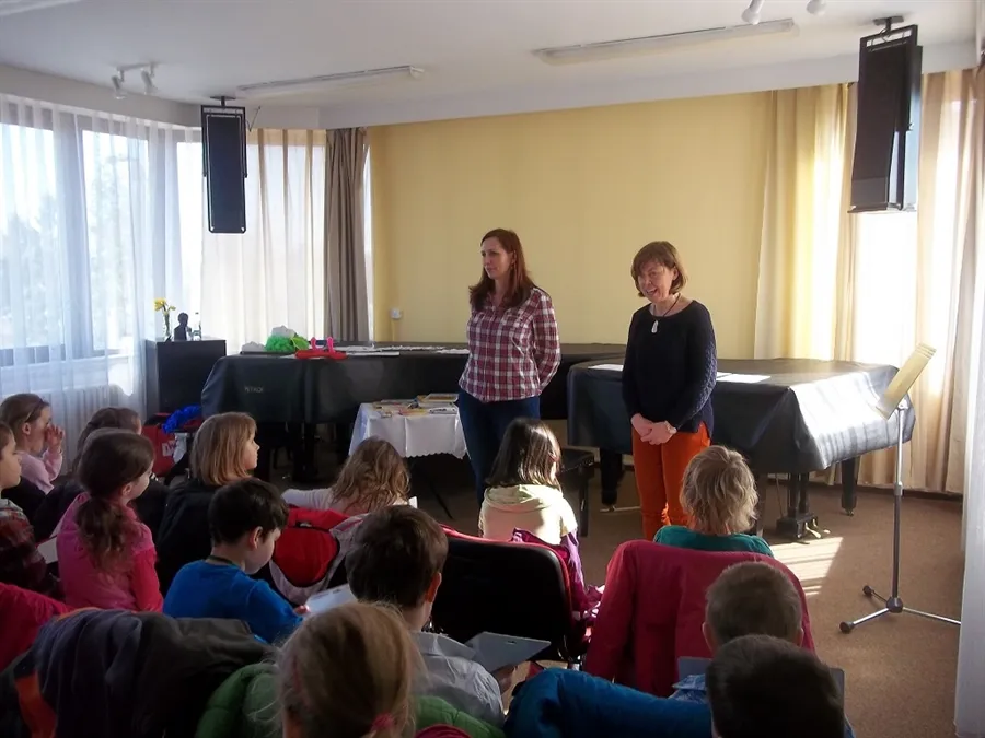 Prvňáčci ze ZŠ Pardubice, Staňkova 128 na besedě se spisovatelkou Klárou Smolíkovou