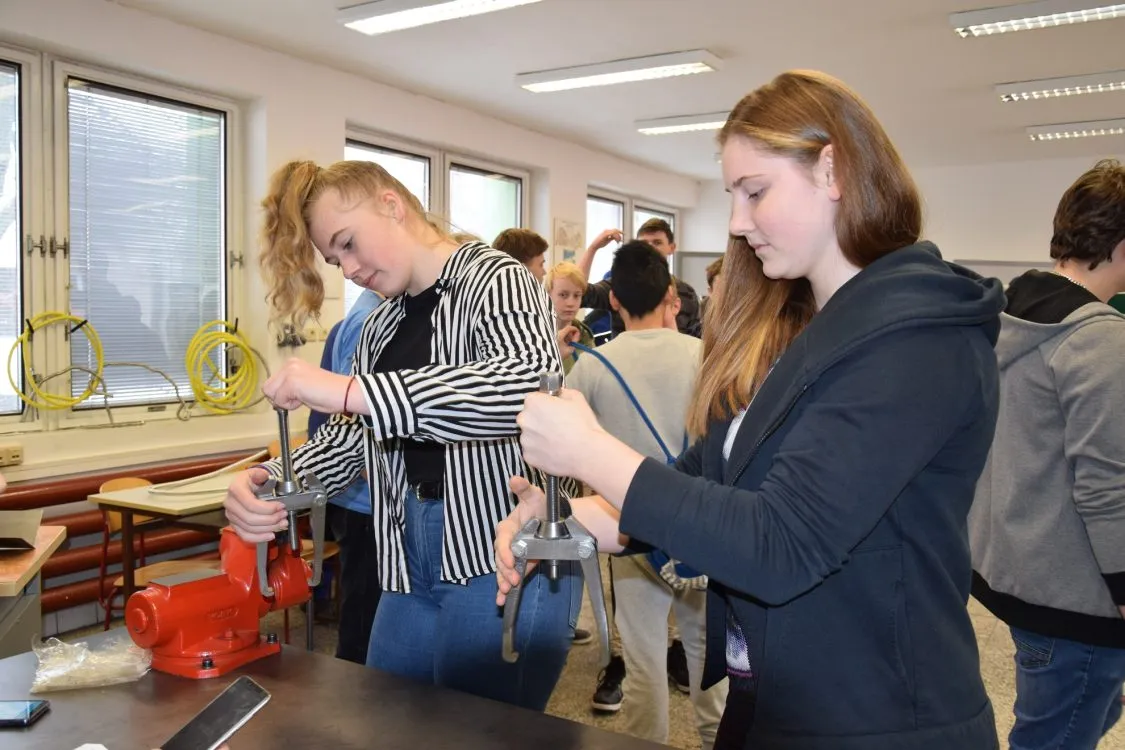 TECHNOhrátky ve svitavské premiéře lákaly školáky pestrou nabídkou strojírenských oborů